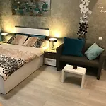 דירה Luxury Flat 9 Near Metro
