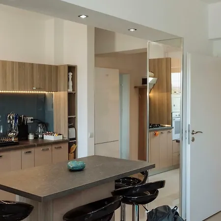 Luxury Flat 9 Near Metro * ブカレスト