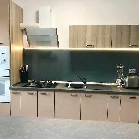Luxury Flat 9 Near Metro Бухарест