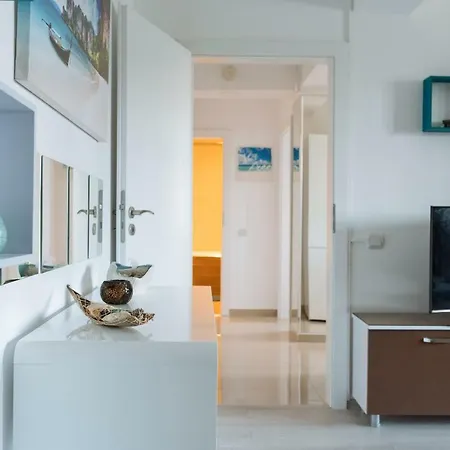 Luxury Flat 9 Near Metro