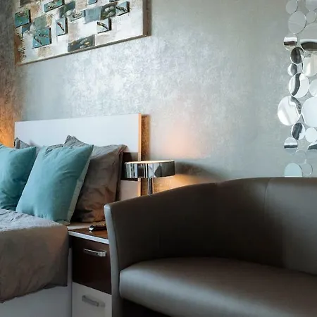 Luxury Flat 9 Near Metro *