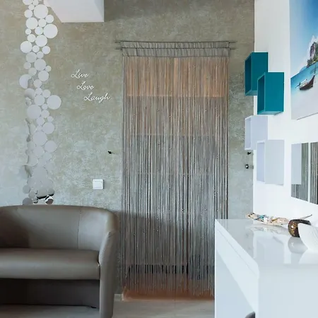 Luxury Flat 9 Near Metro