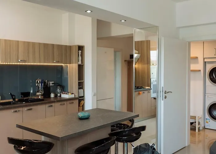 Luxury Flat 9 Near Metro * Boekarest