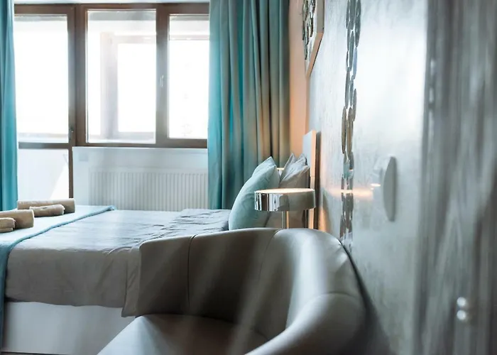 Luxury Flat 9 Near Metro * Бухарест