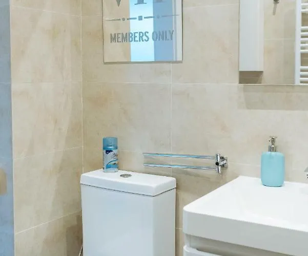 Luxury Flat 9 Near Metro Апартаменти Бухарест