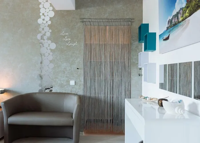 Luxury Flat 9 Near Metro