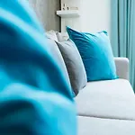 Luxury Flat 9 Near Metro *