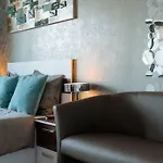 Luxury Flat 9 Near Metro *
